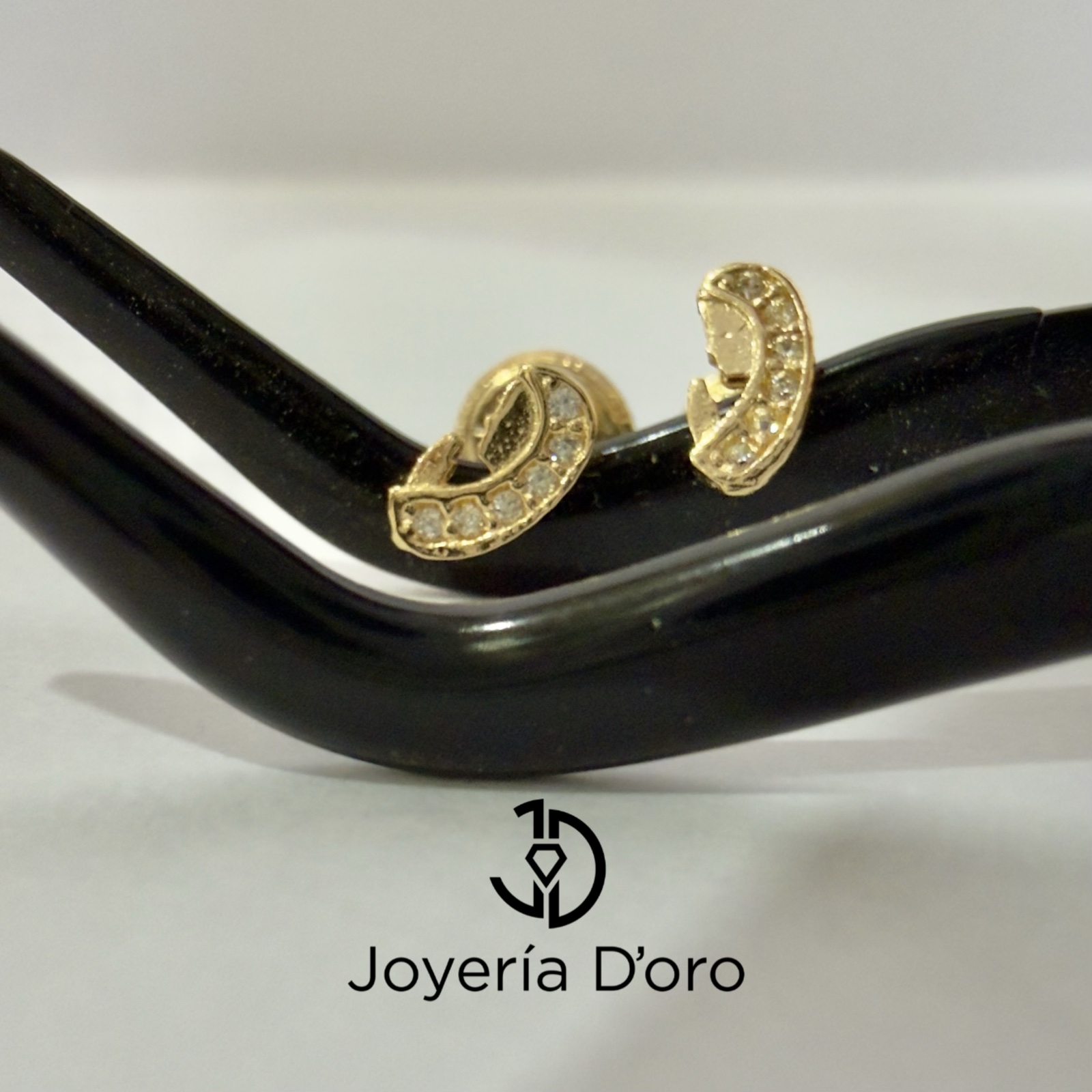 TOPO VIRGEN / 0.65GR / ORO AMARILLO 18K - miniatura 2