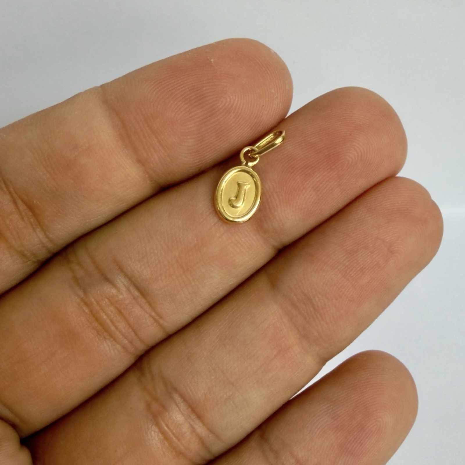 DIJE LETRA J / 0.28GR / ORO AMARILLO 18K - miniatura 2