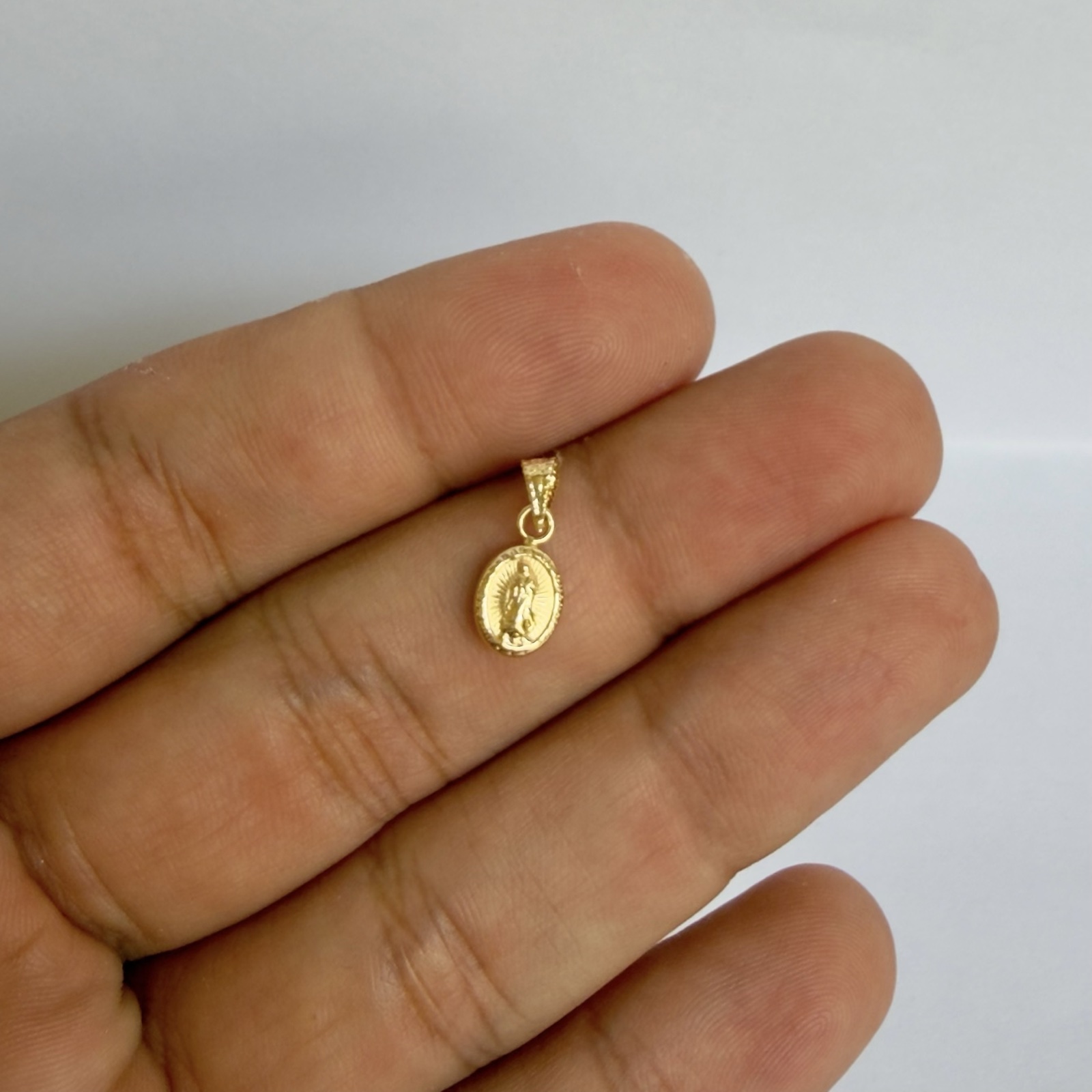 DIJE VIRGEN GUADALUPE / 0.33GR / ORO AMARILLO 18K - miniatura 2