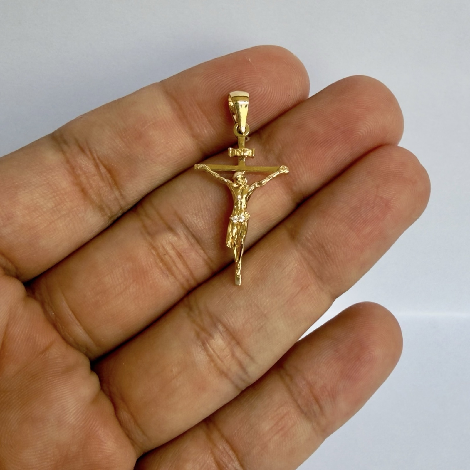 DIJE CRUZ CON CRISTO / 2.4GR / ORO AMARILLO 18K - miniatura 2