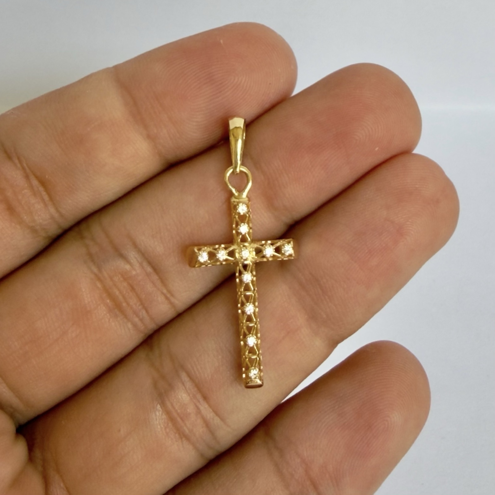 DIJE CRUZ MALLA CON PIEDRAS / 1.55GR / ORO AMARILLO 18K - miniatura 2