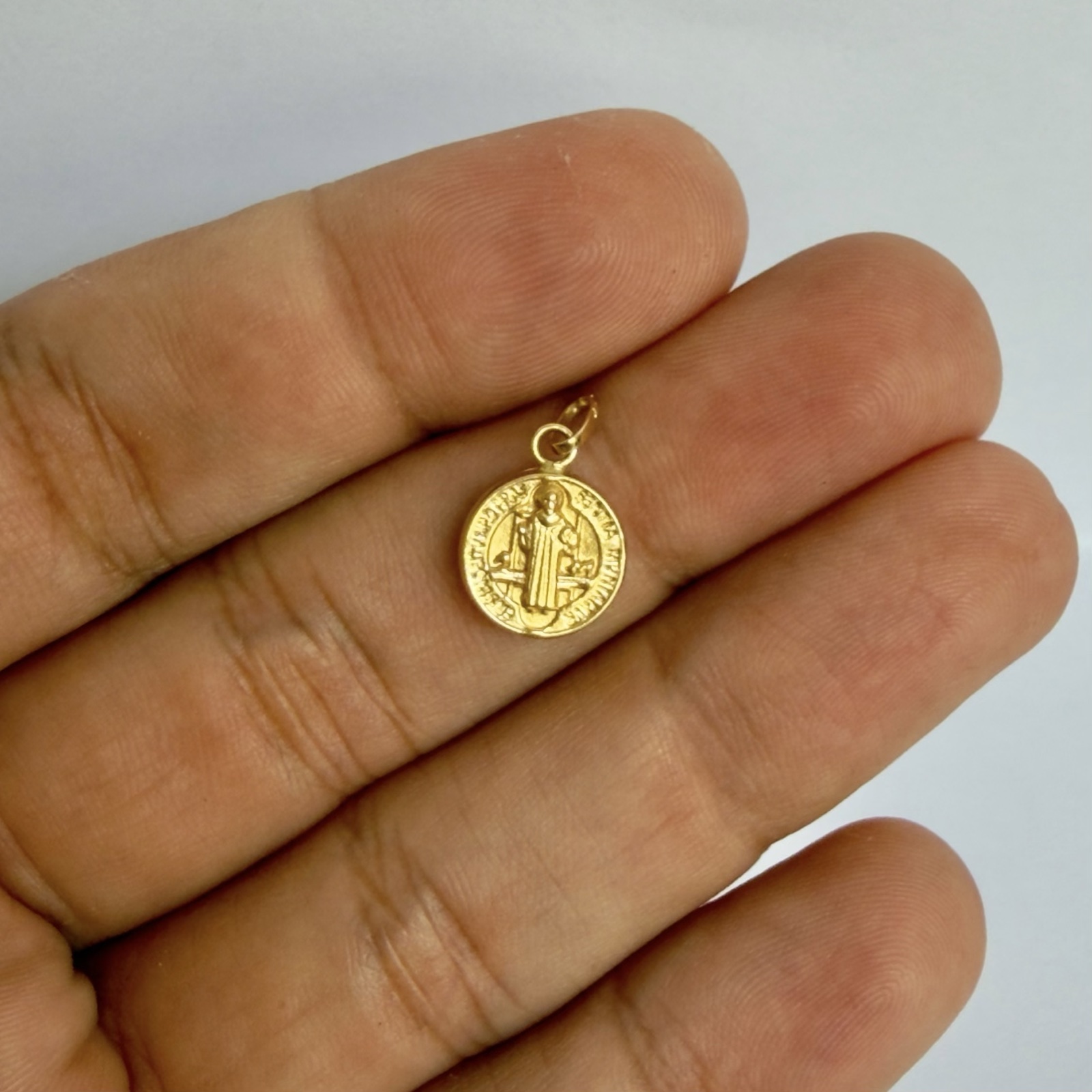 DIJE SAN BENITO / 0.57GR / ORO AMARILLO 18K - miniatura 2