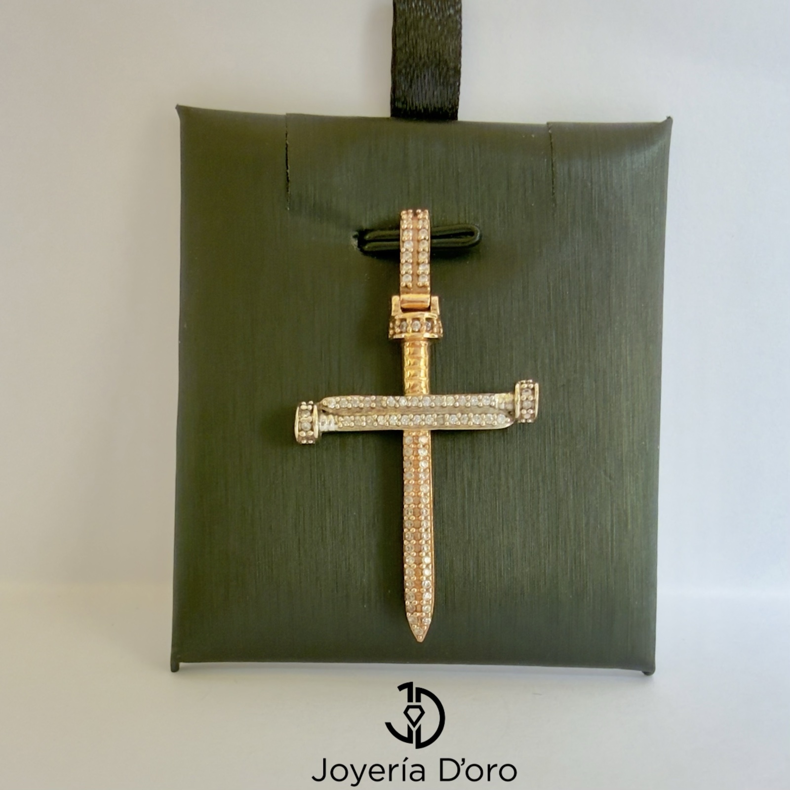 DIJE CRUZ EN CLAVOS CON PIEDRAS / 4.04GR / ORO AMARILLO 18K - imagen 1