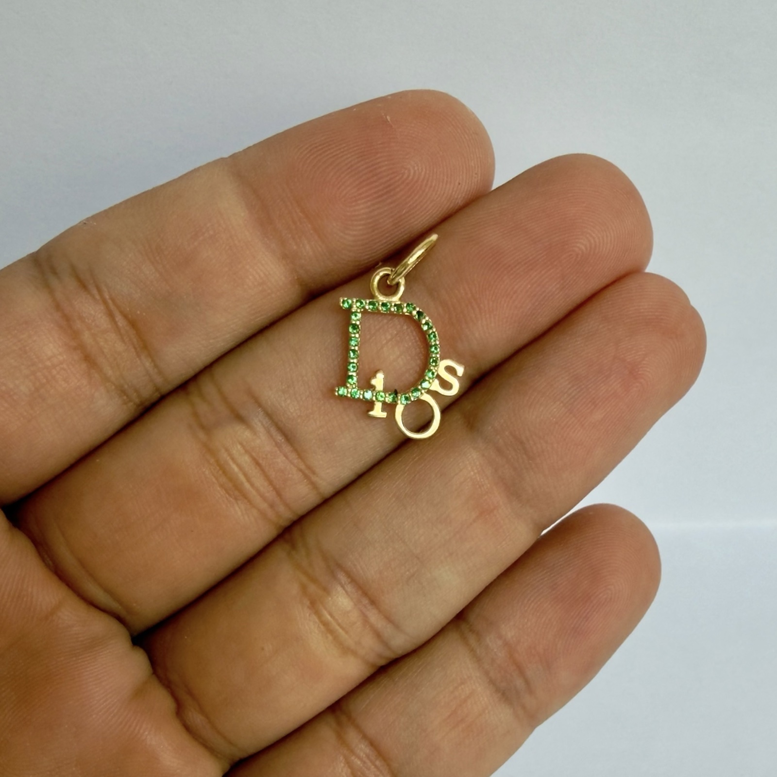 DIJE LETRA DIOS / 1.08GR / ORO AMARILLO 18K - miniatura 2