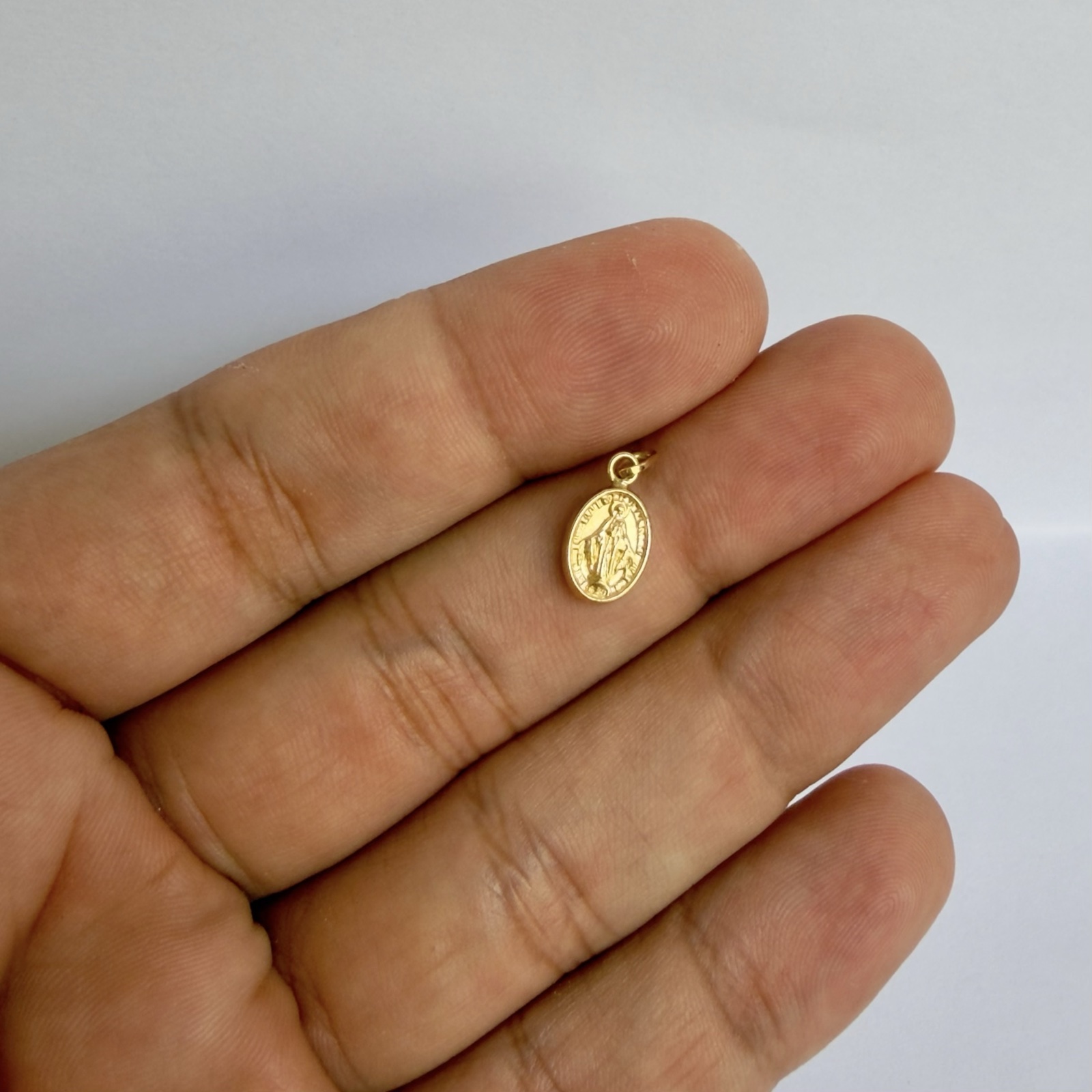 DIJE VIRGEN LA MILAGROSA / 1.5CM / 0.4GR / ORO AMARILLO 18K - miniatura 2
