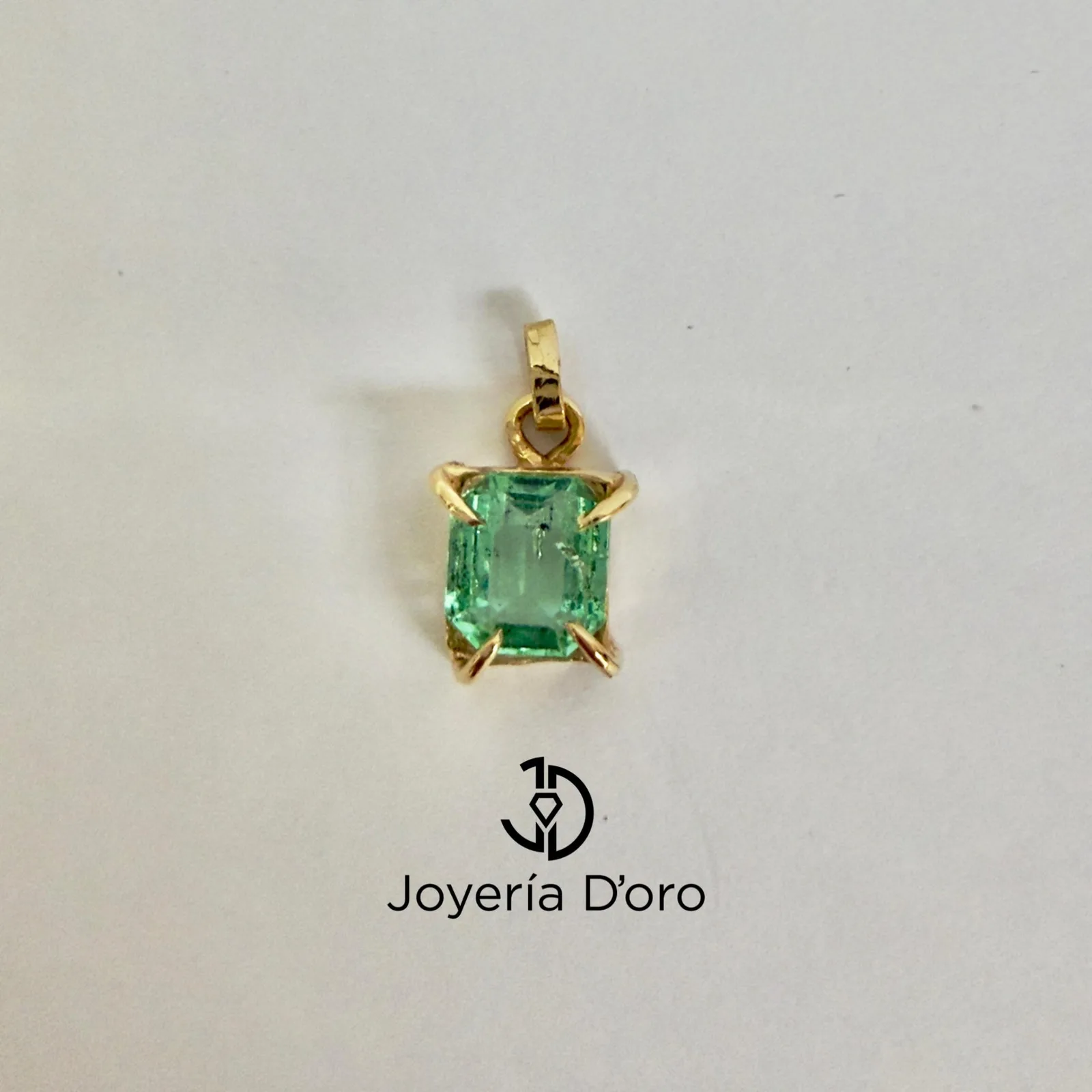 DIJE CON ESMERALDA NATURAL / 1.2GR / 1.50 QTS /ORO AMARILLO 18K - miniatura 4