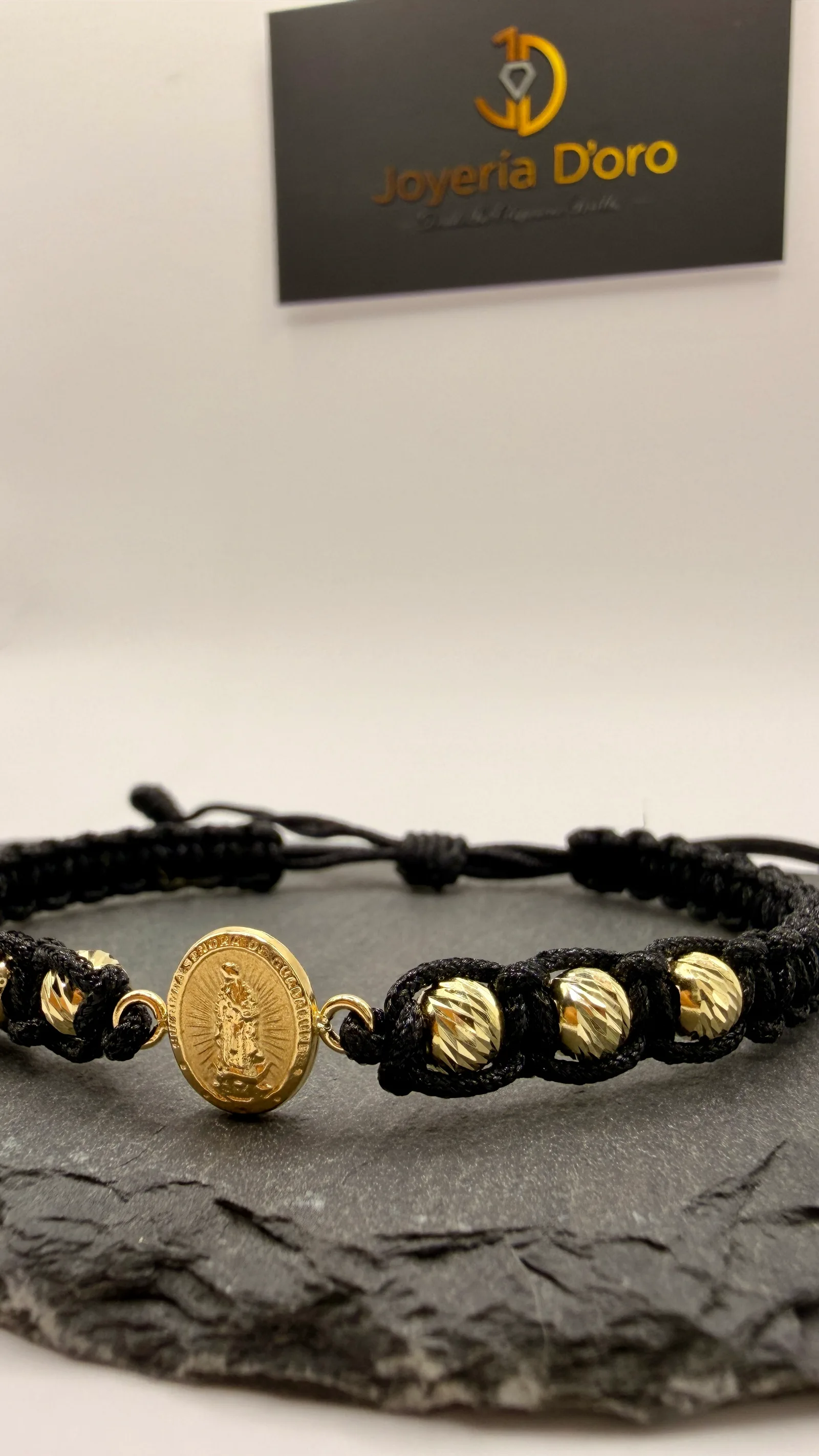 PULSERA TEJIDA NEGRA VIRGEN GUADALUPE CON 6 BOLAS / 1.41GR / ORO AMARILLO 18K - miniatura 2