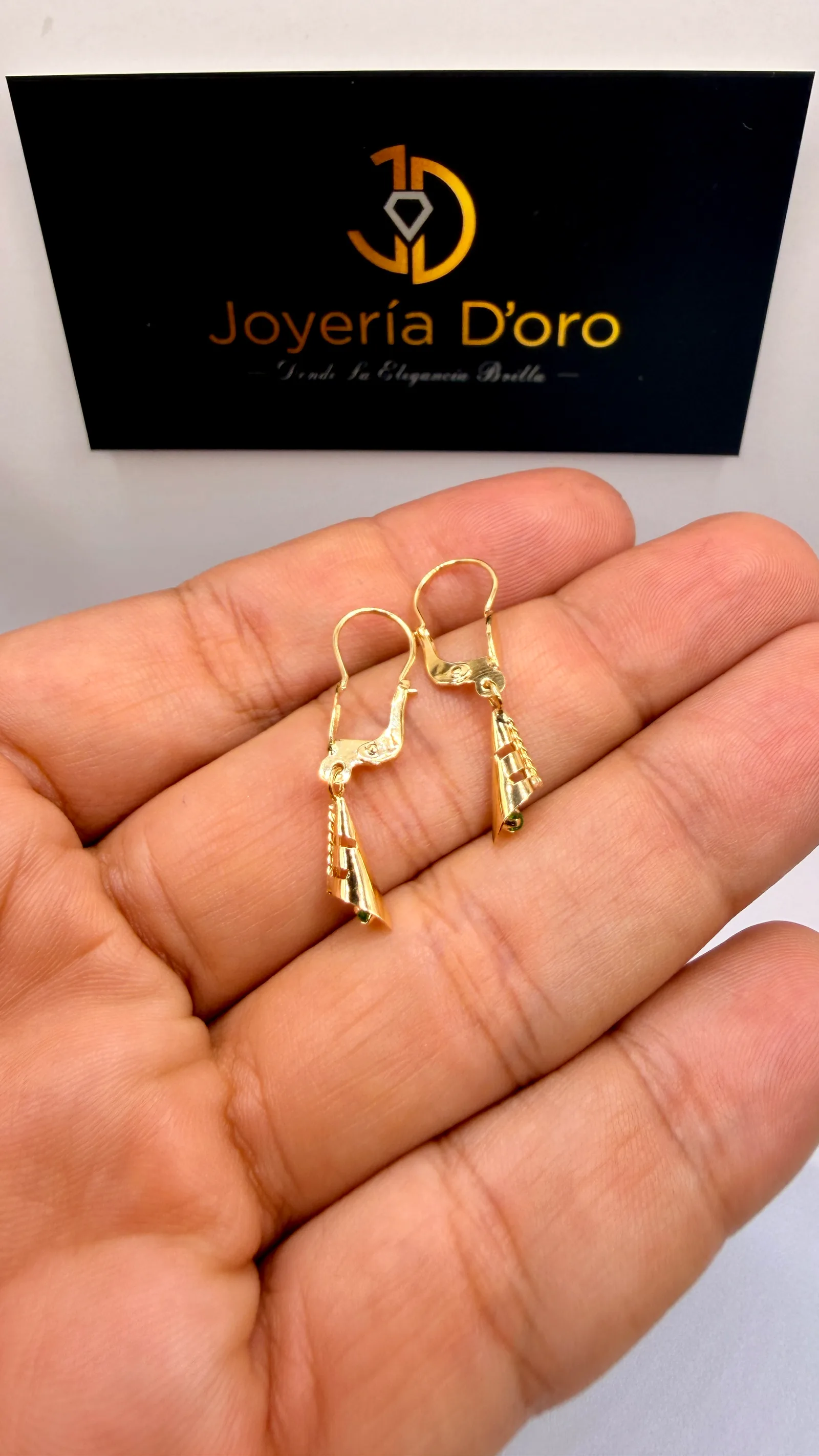 ARETE COLGANTE CON PIEDRA VERDE / 1.18GR / ORO AMARILLO 18K - miniatura 2