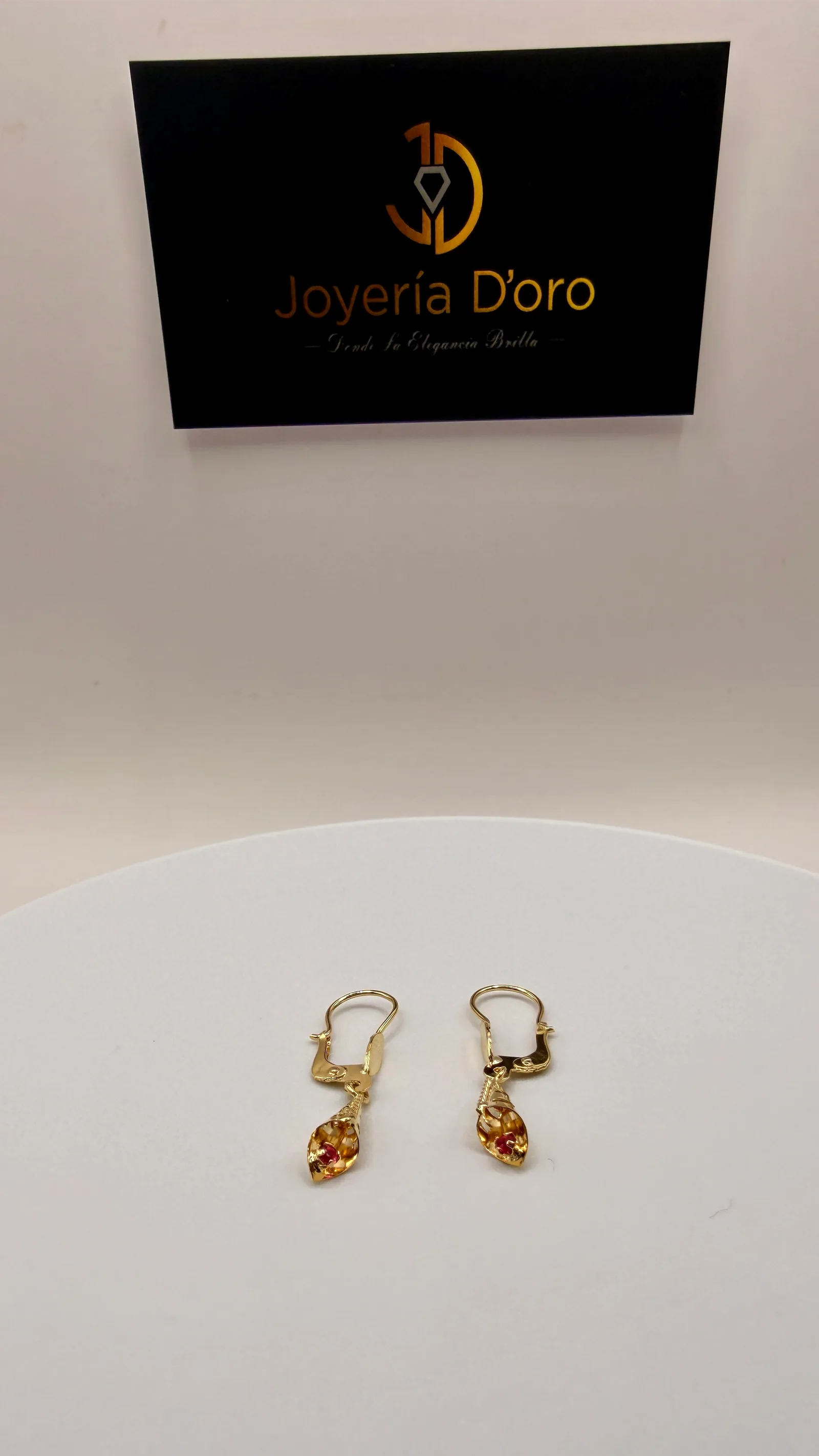 ARETE COLGANTE CON PIEDRA ROJA / 1.18GR / ORO AMARILLO 18K - miniatura 3