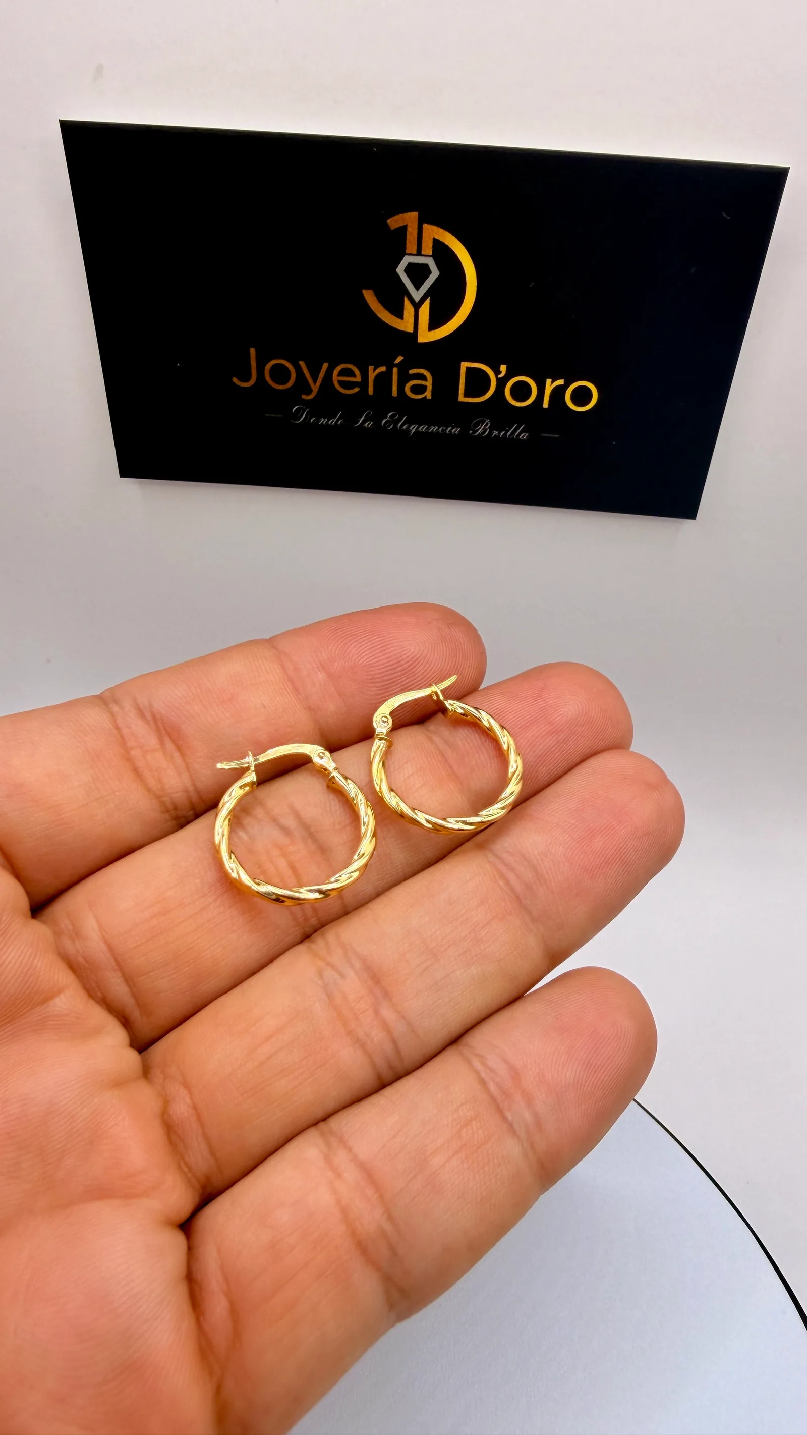 ARETE CONDONGA EN ESPIRAL / 1.11GR / ORO AMARILLO 18K - miniatura 2