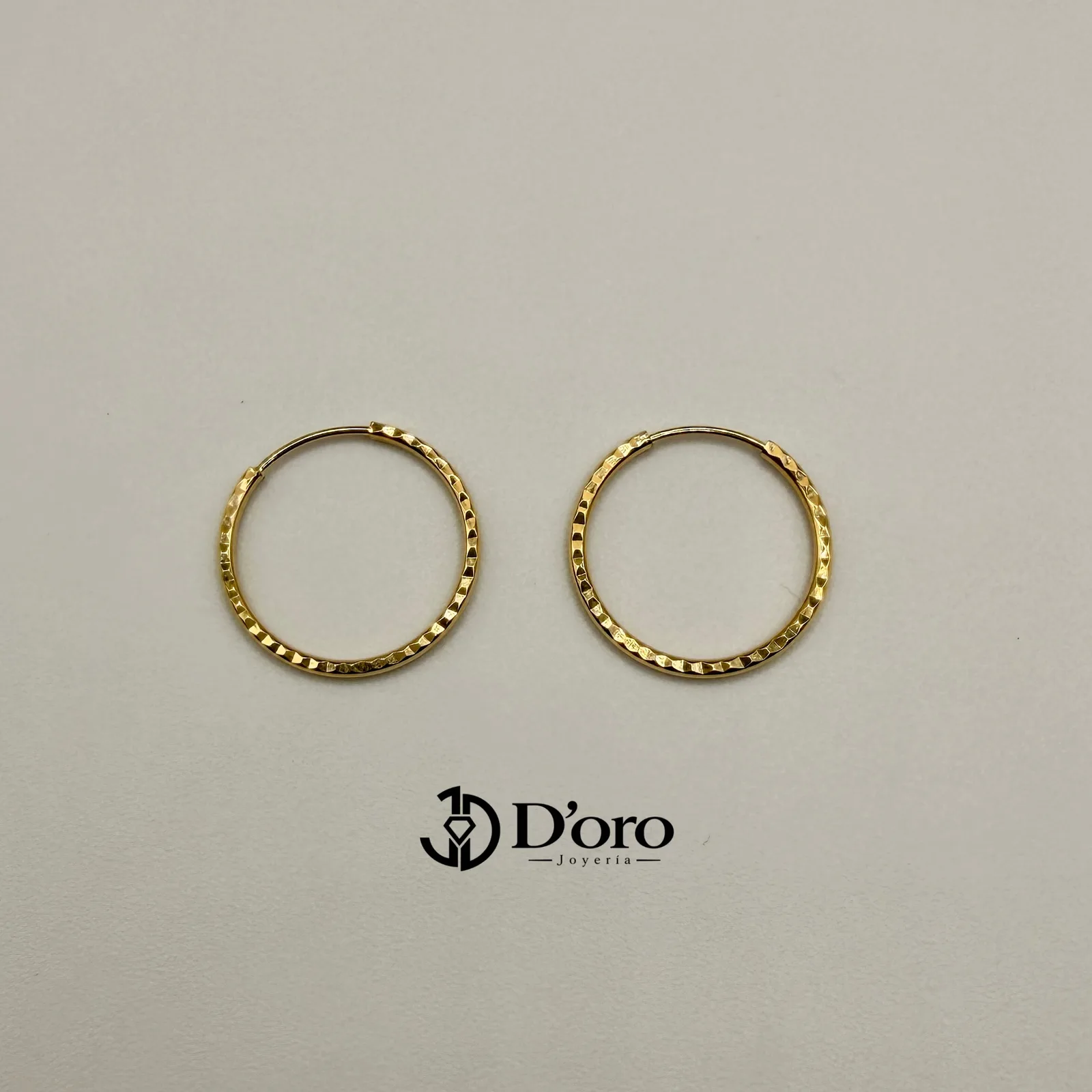 ARETE CANDONGA DIAMANTADA / 1.25GR / ORO AMARILLO 18K