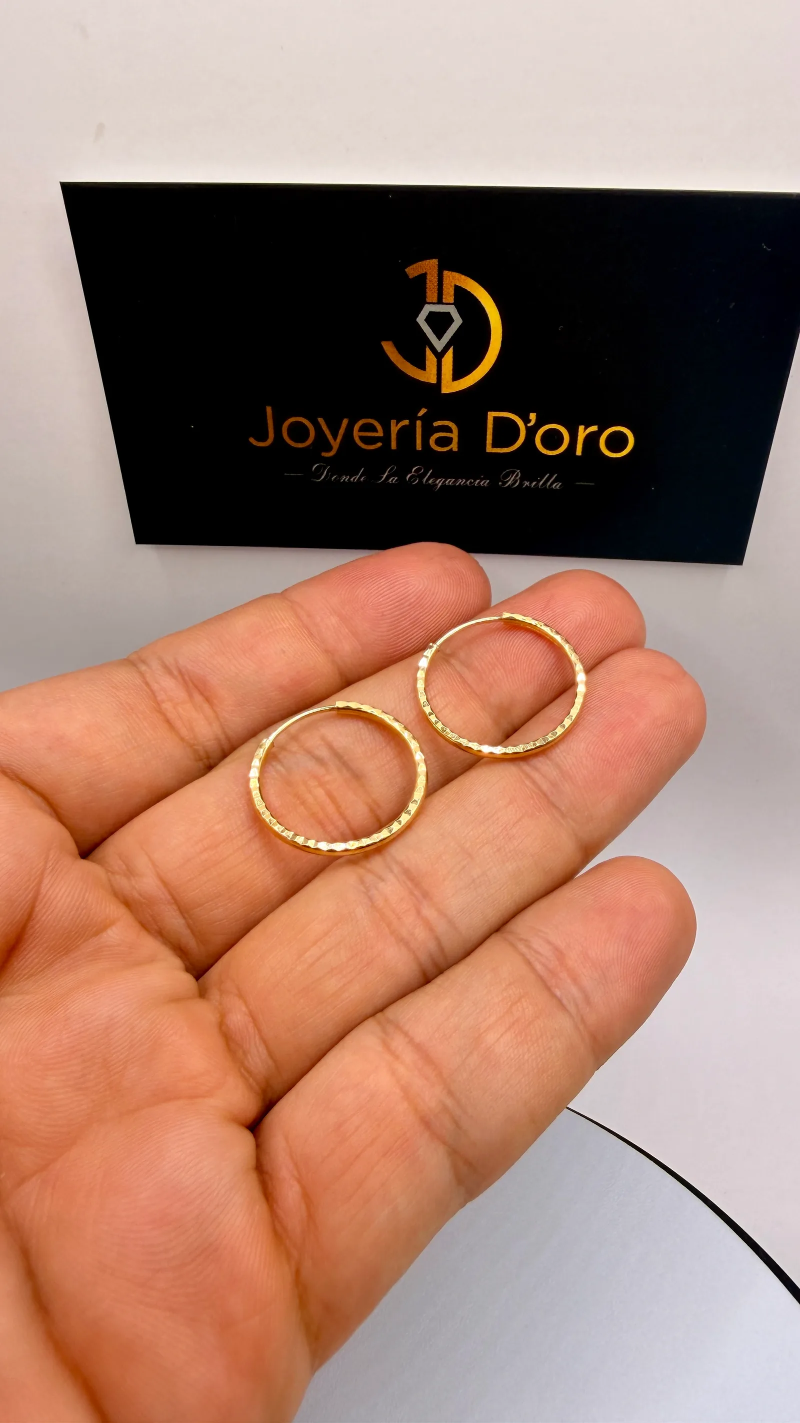 ARETE CANDONGA DIAMANTADA / 1.25GR / ORO AMARILLO 18K - miniatura 2